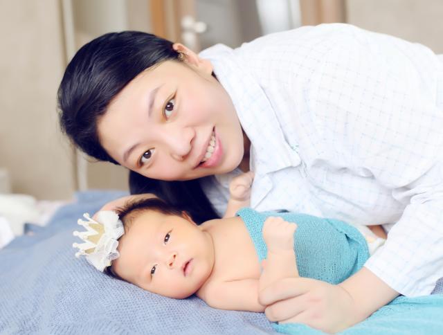 In crown with mom 640x484