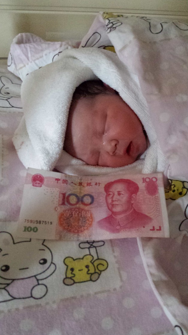 Sapphire Lin is born