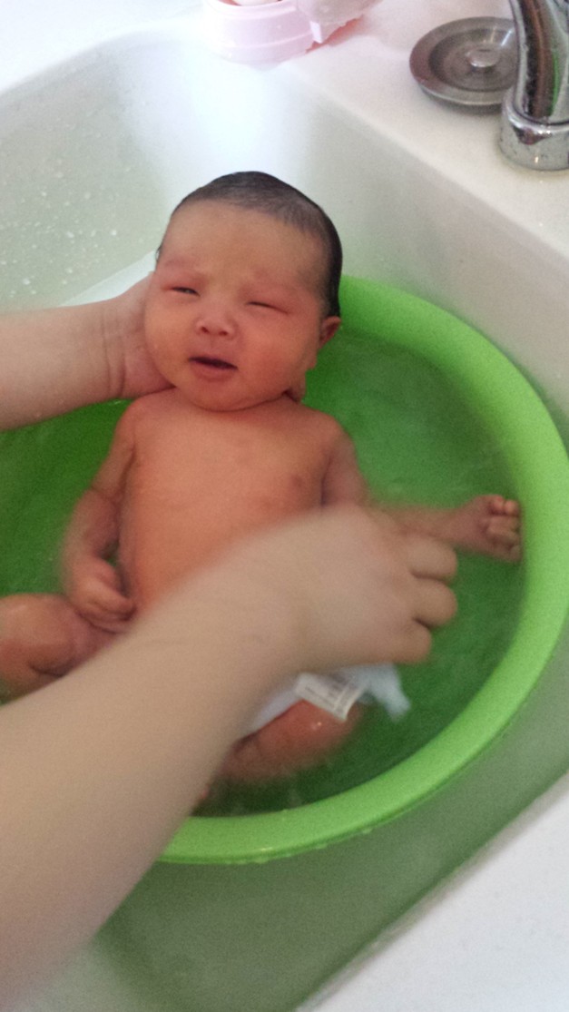 Sapphire Lin taking a bath