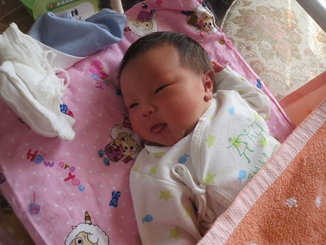 Sapphire Lin opens her eyes and put her tongue out.