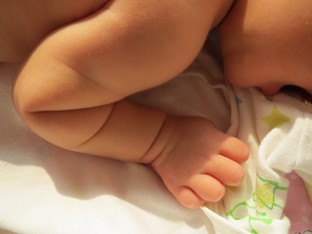 Fat hand of Sapphire Lin.