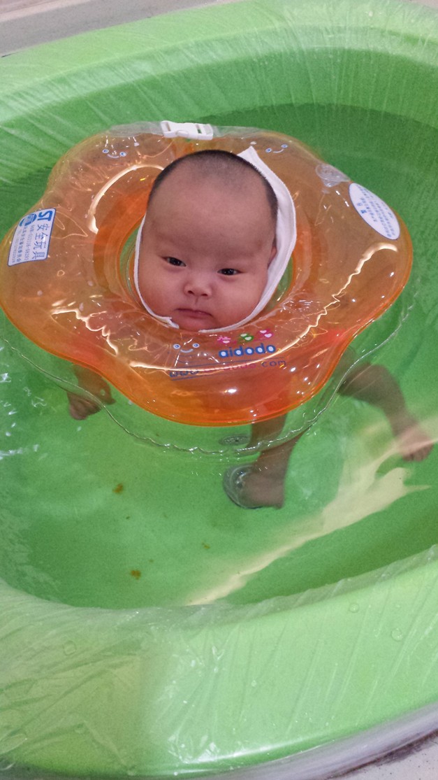 Sapphire Lin swimming.