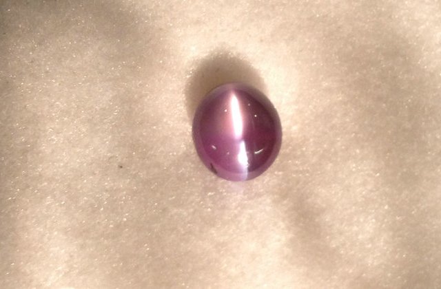 alexandrite cat eye 3.89ct in yellow light